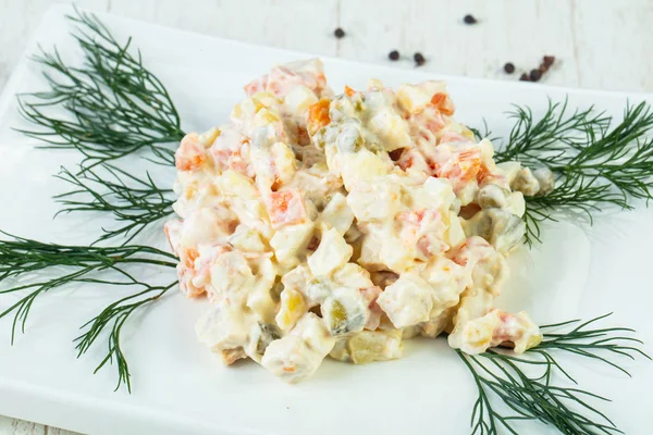 Traditionele Russische Salade Geserveerd Van Dille — Stockfoto