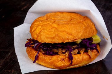 Burger çekti domuz eti ve lahana