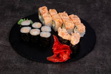 Japon Suşi ile çeşitli madde ayarla