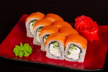 Japon geleneksel rulo somon ile