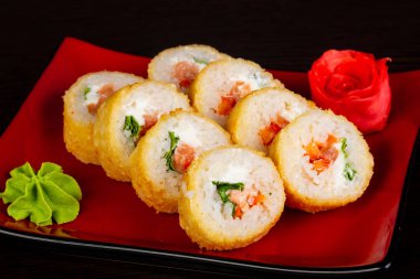 Japon geleneksel rulo somon ile