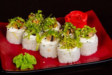 Japon soğuk rulo ile midye