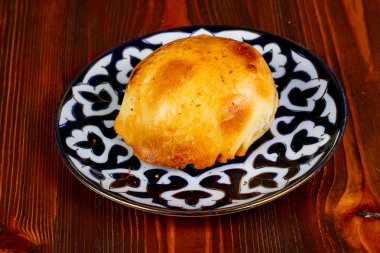 Özbek geleneksel samosa plaka
