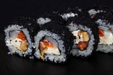 Japon soğuk rulo somon ile