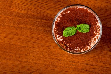 Nane cam ile tiramisu pasta