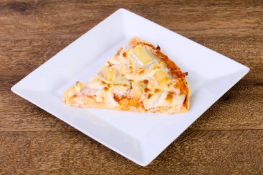 Ananas pizza peyniri ile