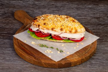 Tavuk göğsü ve sebze ile gözleme