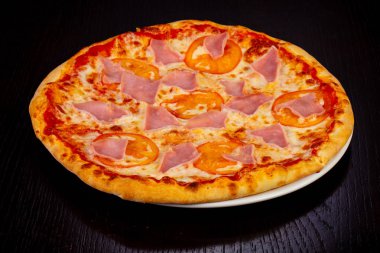 Lezzetli Prosciutto pizza jambon ve domates ile