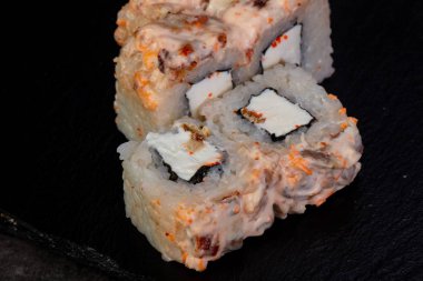 Yengeç eti ile Japon rulo