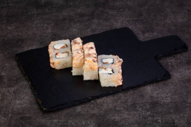 Yengeç eti ile Japon rulo