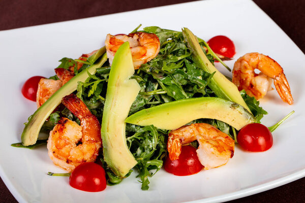 Salad with prawn, rucola and avocado