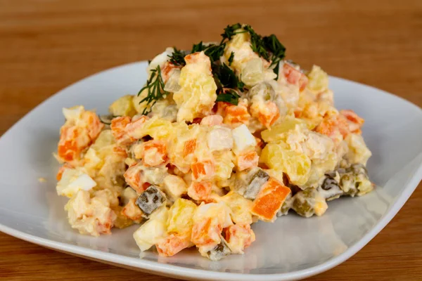 Traditioneller Russischer Salat Mit Würstchen — Stockfoto