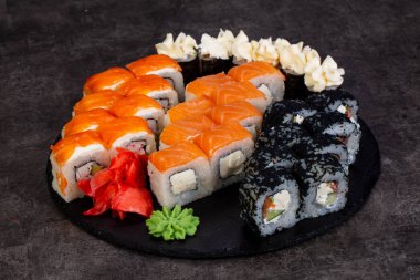 Japon Suşi ile çeşitli madde ayarla