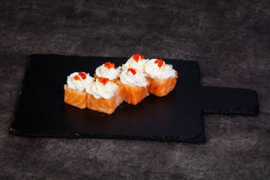 Japon geleneksel rulo somon ile