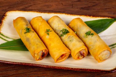 Deniz ürünleri ile Asya böreği