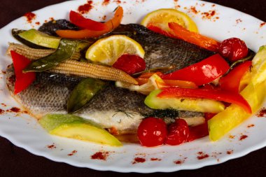 Sebze buğulama levrek fileto