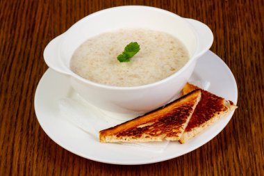 Kahvaltı pirinç lapası ekmek ile