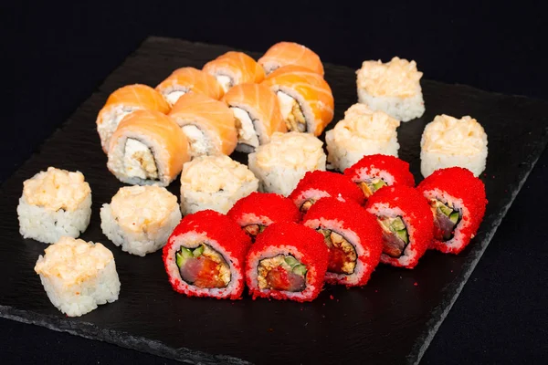 Set Rollos Japoneses Con Pescado Arroz —  Fotos de Stock