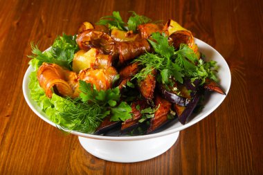 Fırında patlıcan ve biber otlar ile