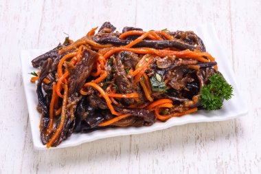 Kabın içinde turşu turşusu patlıcan