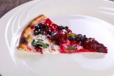 Meyve vegetarin pizza çocuklar için