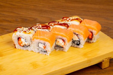 Philadelphia ve yılan balığı rulo lezzetli düet