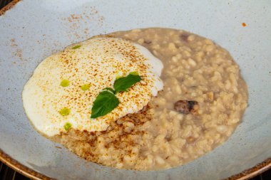 Risotto beyaz mantar ve krema ile