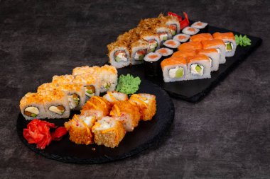 Japon Suşi ile çeşitli madde ayarla