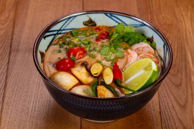 Tay Tom Yam karides çorbası