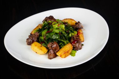 Tavuk karaciğer ve patates salatası