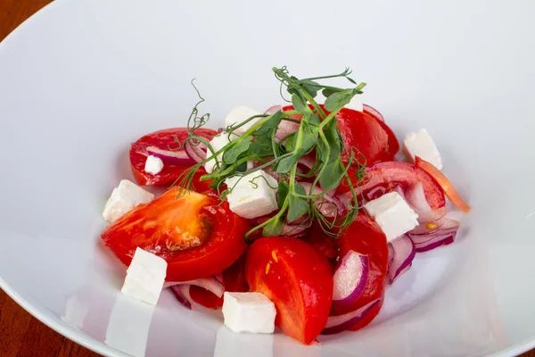 peynir ile lezzetli sebze salatası