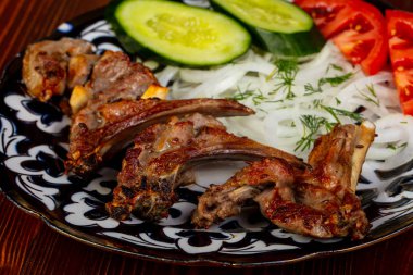 Soğan ile kuzu loin pirzola