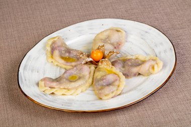 Ukraynalı vejetaryen dumpligs - haşlanmış Vareniki