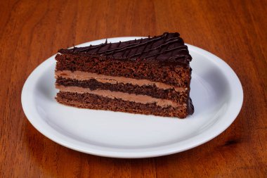 Lezzetli çikolatalı krem Prag kek