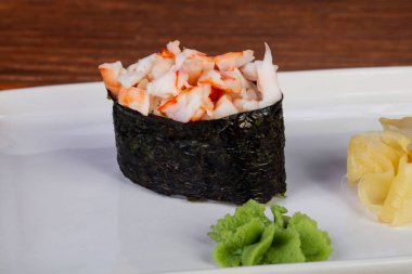 Japon Gunkan suşi karides ile