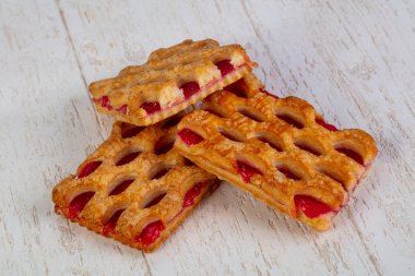 Reçelli enfes poğaçalı börek.