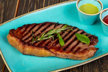 Rosemary ile ızgara biftek striploin