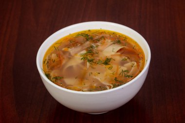 Şehriye ve dereotu ile tavuk çorbası