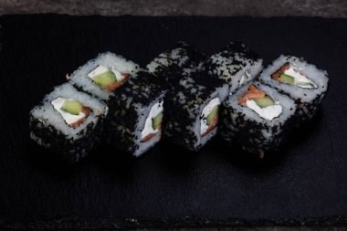 Yengeç eti ile Japon rulo