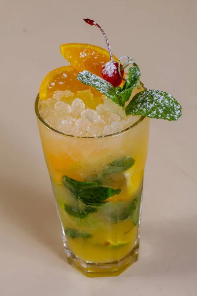 Mojito Mit Orangen Serviert Kirsche — Stockfoto