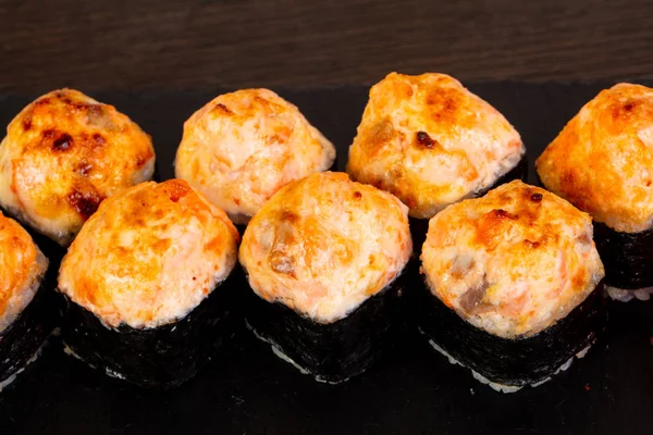 Roti Gulung Sushi Lezat Dengan Keju Goreng — Stok Foto
