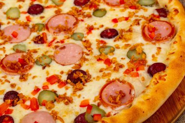 Pizza mix assortie et ve peynir ile