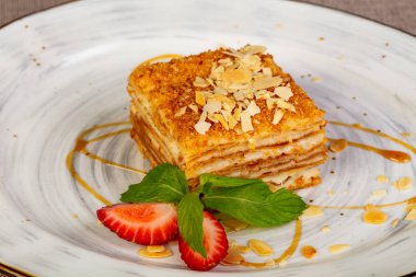 Katmanlı tatlım kek fındıklı