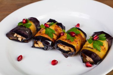 Peynir ile doldurulmuş patlıcan rulo