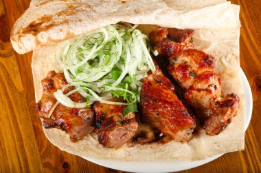 Lavaş ekmek kebap karışımı