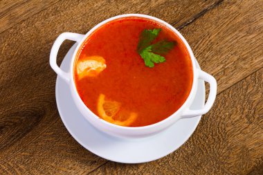 Rus Solyanka maydanoz çorbası