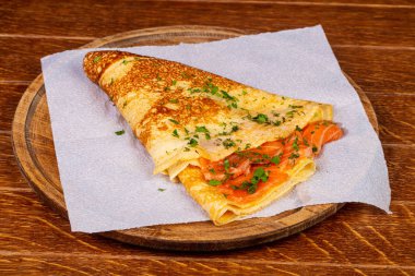 Somon ve maydanoz ile gözleme