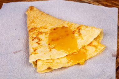 Bal ile sıcak lezzetli gözleme