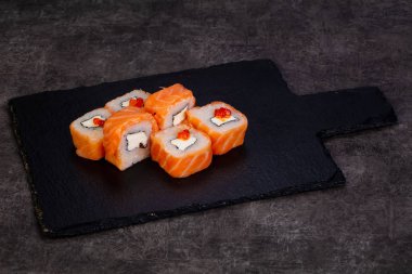 Japon geleneksel rulo somon ile