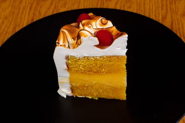 Tatlı limon Pasta krema ile